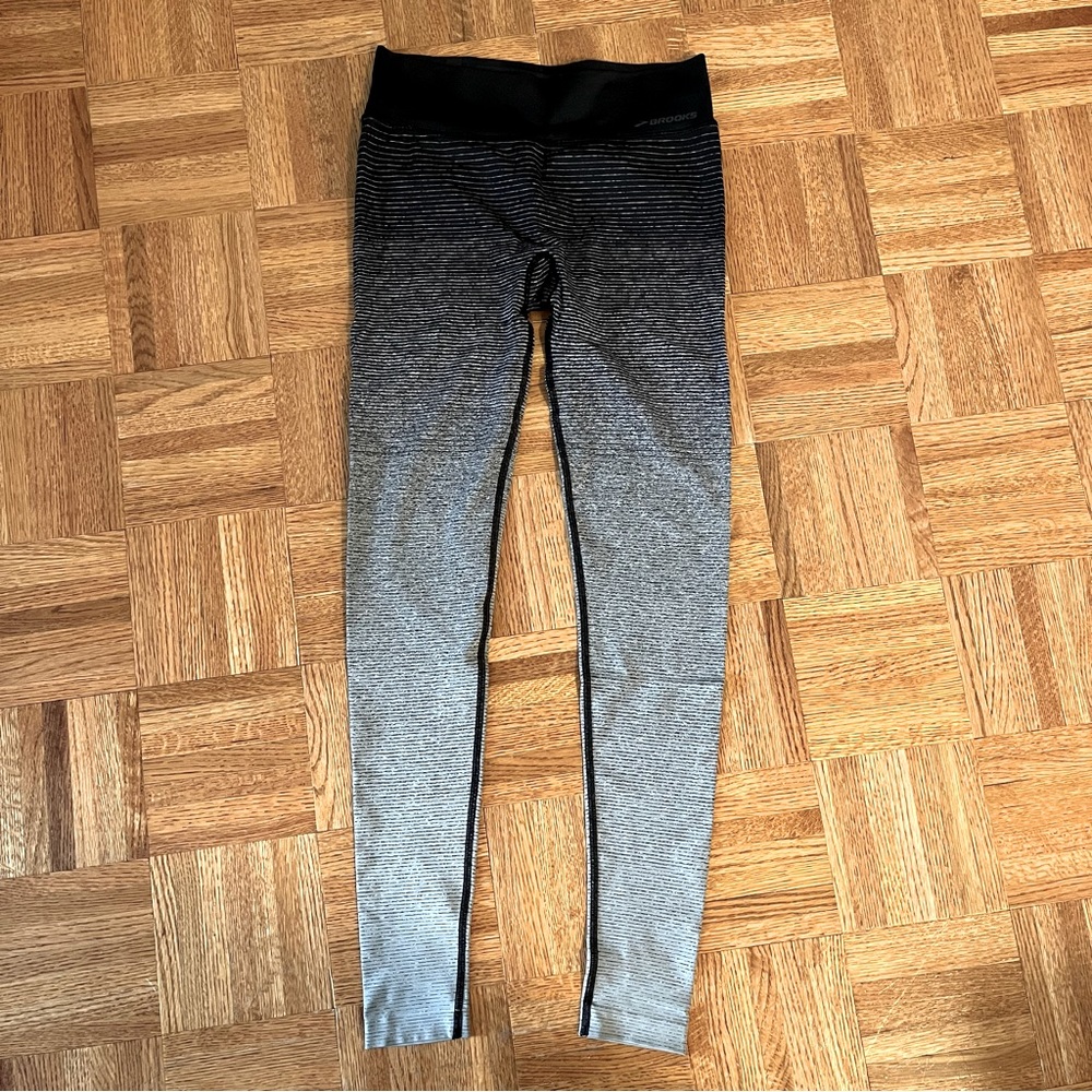 Brooks Ombré Black and Grey Striped Wide Waistband Running Leggings Size…